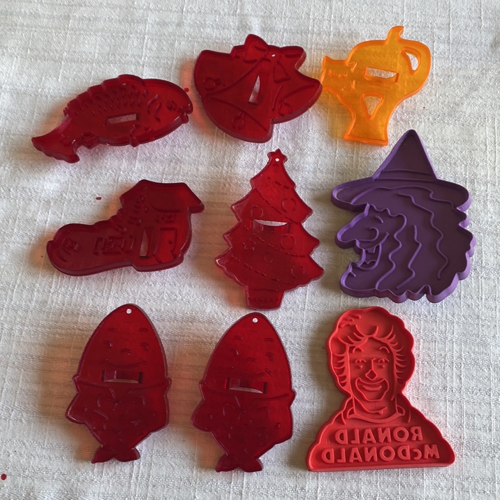 30 VTG Assorted Cookie Cutters, Plastic & Metal - Picture 7 of 12